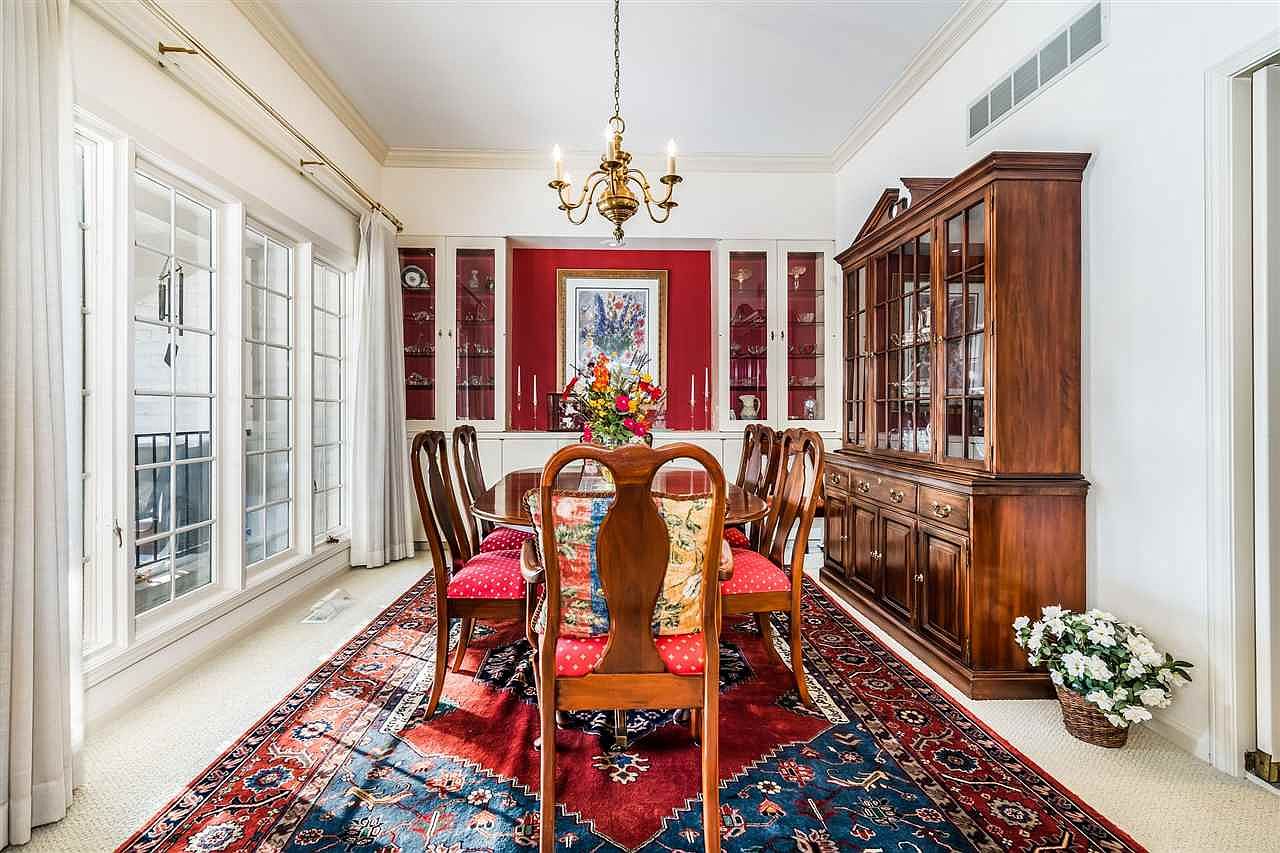 B_Dining_Bunting before B_Dining_Bunting before